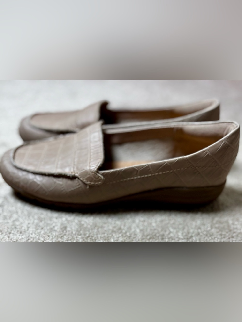 Easy Spirit Abide Loafers Beige Croc Print Size 6W Like New - Picture 5 of 6